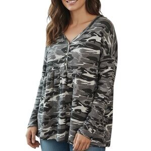 Sew In Love Waffle Knit Black And Gray Camo Long Sleeve V Neck Top | Size XL